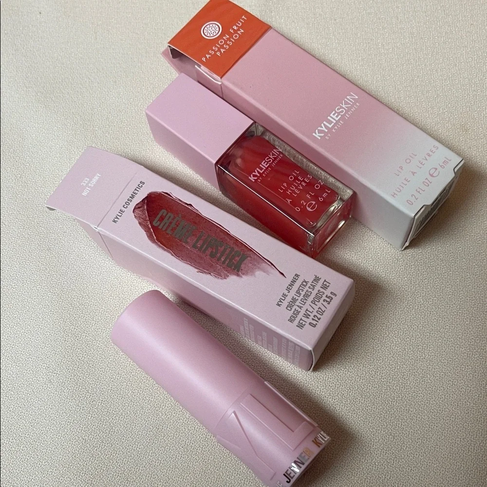Kylie Cosmetics Crème Lipstick and Lip Oil Set - Picture 2 of 11